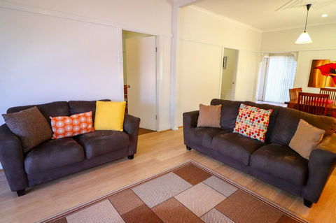 Interlude At Belmont - Kawana Tourism 11