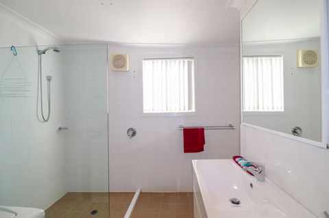 Interlude At Belmont - Kawana Tourism 14