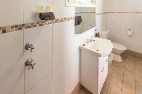 Glen Helen Lodge - Kawana Tourism 22