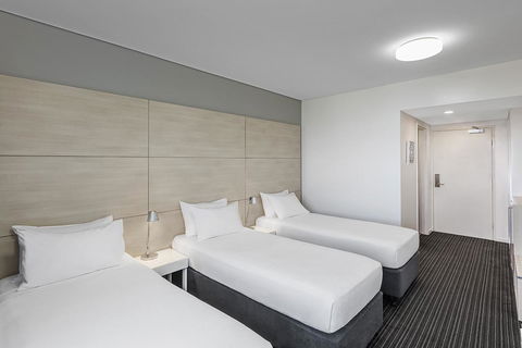 Vibe Hotel Darwin Waterfront - Kawana Tourism 18