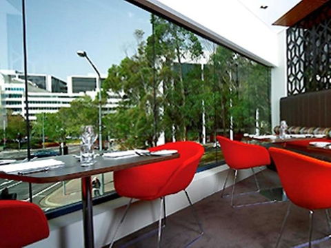 Novotel Canberra - Kawana Tourism 14