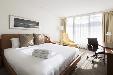Novotel Canberra - Kawana Tourism 15