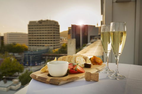 Novotel Canberra - Kawana Tourism 38