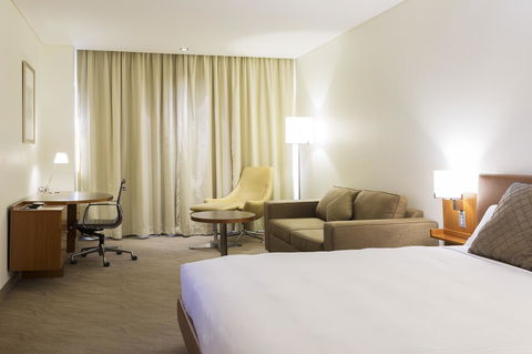 Novotel Canberra - Kawana Tourism 33