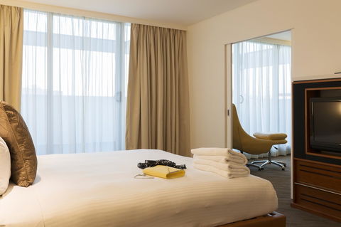 Novotel Canberra - Kawana Tourism 40