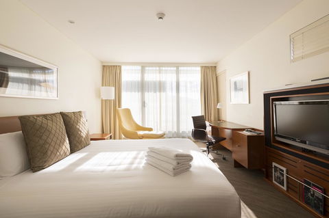 Novotel Canberra - Kawana Tourism 10