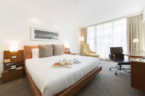 Novotel Canberra - Kawana Tourism 7