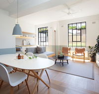 Boutique Sunlit Studio with Designer Furnishings - Kawana Tourism
