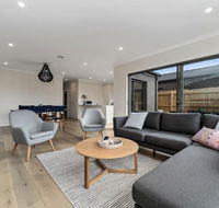 Brand New and Beautiful - Rosebud Holiday Home - Kawana Tourism