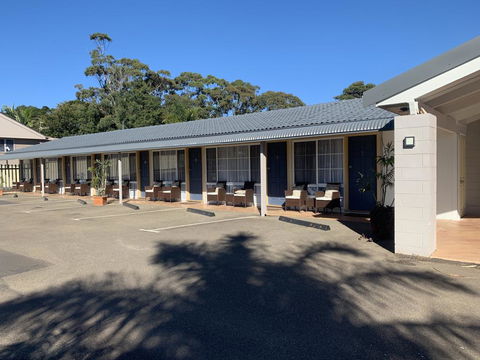 Breeze Inn - Kawana Tourism 1