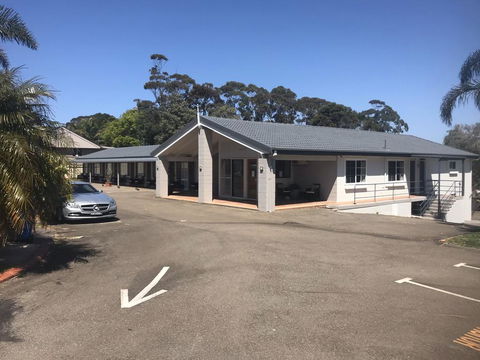 Breeze Inn - Kawana Tourism 0