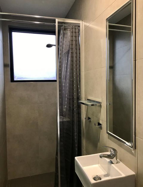 Breeze Lodge - Kawana Tourism 3