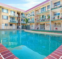 Bribie Beach King bed Unit overlooking pool - Kawana Tourism