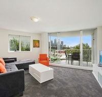 Bridge and Sails - Views of the Bridge and Opera House from this Executive 2BR Apartment in Darlinghurst - Kawana Tourism