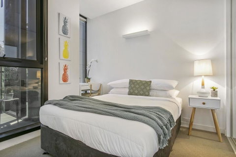 Bright Modern Apartment W Parking And Gym Near CBD - Kawana Tourism 2