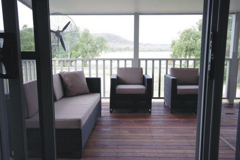 Broke Village Hideaway - Kawana Tourism 2