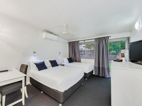 Brook Hotel - Kawana Tourism 3
