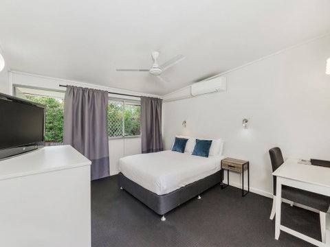 Brook Hotel - Kawana Tourism 1