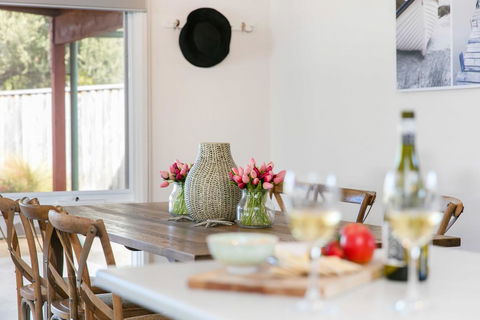 Buckleys Escape - Kawana Tourism 1