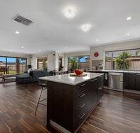 Bundalong on Clarke St - Kawana Tourism