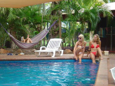 Cable Beach Backpackers - Kawana Tourism 0