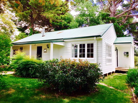 Cairnie Country Cottage - Kawana Tourism 0