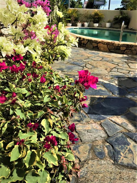 Cairns Motor Inn - Kawana Tourism 3