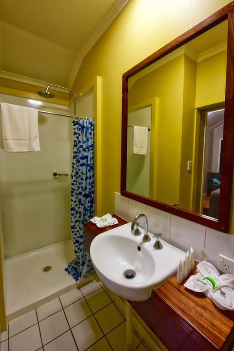 Cape Trib Beach House - Kawana Tourism 3
