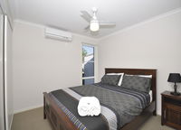 Book Middlemount Accommodation Vacations Kawana Tourism Kawana Tourism