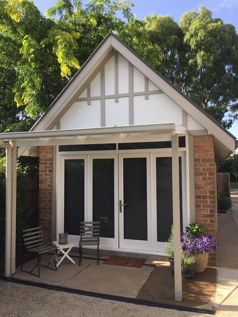Casey Street Studio - Kawana Tourism 0