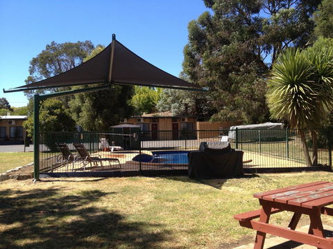 Castle Motel - Kawana Tourism 0