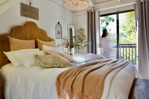 Cedar Country Retreat - Kawana Tourism 1
