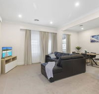 Central and Charming on Wallace - Kawana Tourism