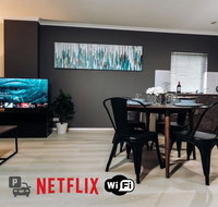 Central City Convenience - Free Parking  WiFi - Kawana Tourism