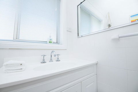 Central March 2 Bed, Walk Everywhere - Kawana Tourism 1