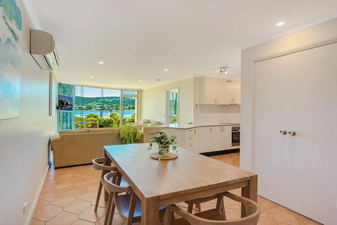 Cetacea Luxury Apartments - Kawana Tourism 1