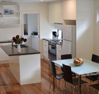 Champagne Stays Apartment - Kawana Tourism