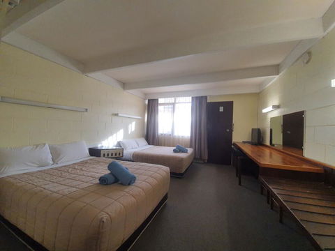 Charles Sturt Motor Inn - Kawana Tourism 1