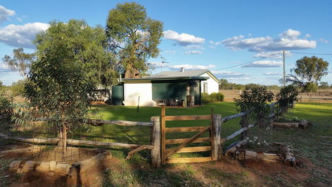 Charleville Bush Cottage - Kawana Tourism 0