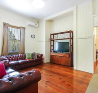 Charming Characterful Rustic-style Home Near The Gabba - Kawana Tourism