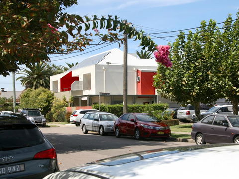 Chaucer Palms Boutique B&B - Kawana Tourism 1