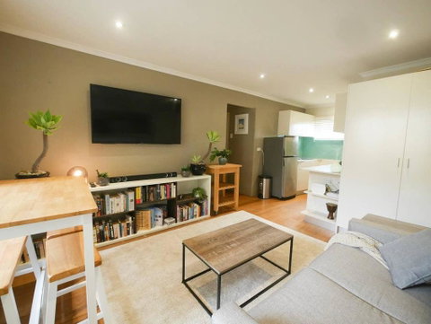 Chic, Pet Friendly & 500m To The Beach W/ Parking - Kawana Tourism 0