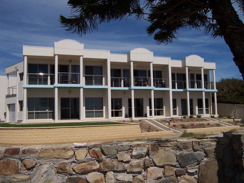 Christies Seahorse Holiday Townhouses - Kawana Tourism 0