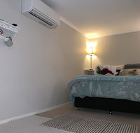 Churchill's BB twin spa getaway - Kawana Tourism
