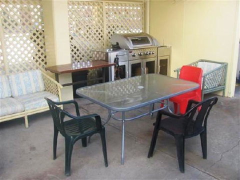 City Beach Motel - Kawana Tourism 3