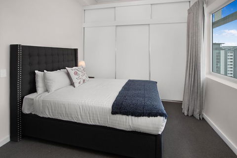 City-Centre Apartment With River Views And Balcony - Kawana Tourism 1