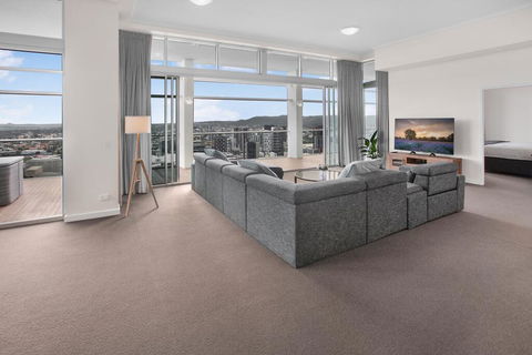 City-Centre Apartment With River Views And Balcony - Kawana Tourism 2