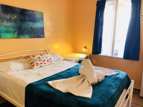 Civic Guesthouse - Kawana Tourism 1