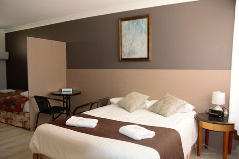 Civic Motor Inn - Kawana Tourism 2