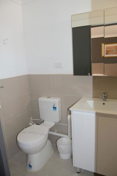 Civic Motor Inn - Kawana Tourism 3